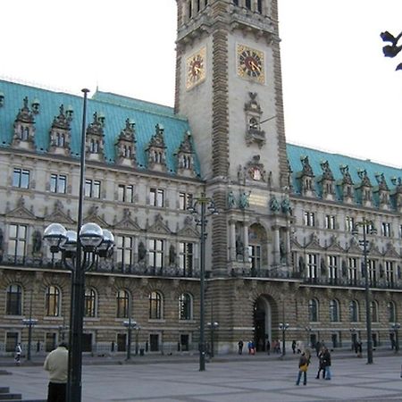 Pension Am Rathaus Hamburgo Exterior foto